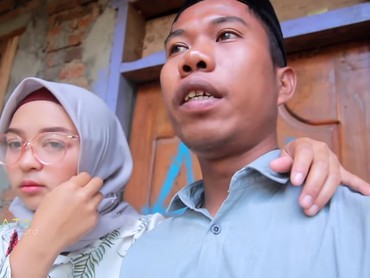 Nasib Miris Pasangan Viral yang Nikah Pakai Mahar Sandal Jepit