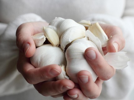 Resep Baceman Bawang Putih yang Bikin Masak Praktis Tapi Tambah Lezat, Coba Bun!