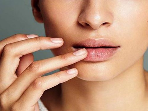 Alasan bibir kering saat pakai lipstik