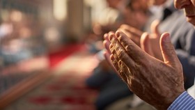 img-title Bacaan Doa Kamilin Lengkap Arab, Latin, dan Artinya