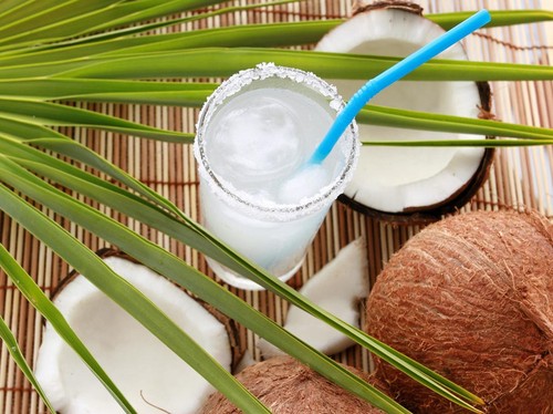 Apa yang Terjadi pada Tubuh Jika Minum Air Kelapa Setiap Hari?