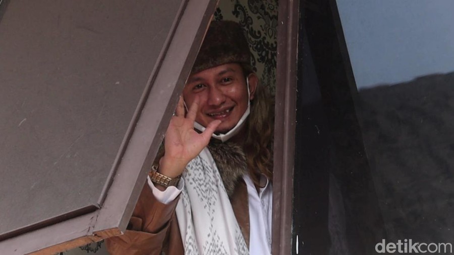 Habib Bahar bin Smith akan dihadirkan langsung sebagai terdakwa di Pengadilan Negeri Bandung. Bahar akan menjalani sidang kasus penyebaran berita bohong.