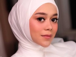 Gaya Kembar Lesti Kejora & Taylor Swift Curi Atensi, Pakai Gaun Rp 61 Juta