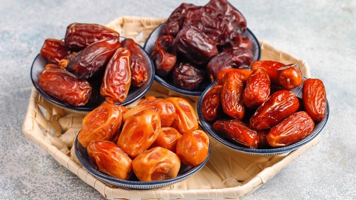 Khasiat Menakjubkan Makan Kurma, Alasan Kenapa Cocok Jadi Camilan Sehat untuk Buka Puasa Khasiat Menakjubkan Makan Kurma, Alasan Kenapa Cocok Jadi Camilan Sehat untuk Buka Puasa