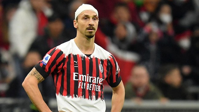 Zlatan Ibrahimovic disebut bersiap untuk menandatangani perpanjangan kontrak dengan AC Milan meskipun kini tengah mengalami cedera parah.