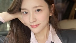 img-title Dicurigai Liburan Bareng Cowok, Park Ji Hyun Bantah Rumor Kencan