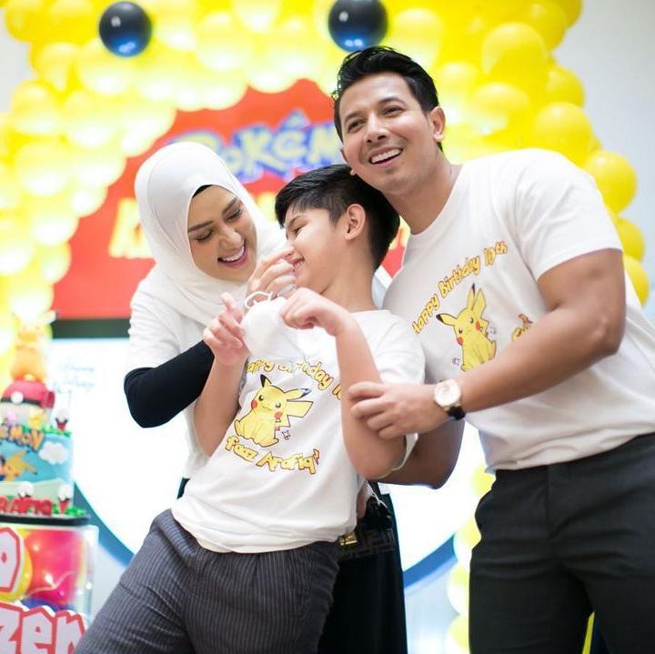<p>Beberapa waktu lalu, Fairuz A Rafiq dan Sonny Septian baru saja membuat pesta ulang tahun untuk sang anak, King Faaz Arafiq. Pesta ini meriah dengan tema Pokemon, lho. (Foto: Instagram: @fairuzarafiq)</p>