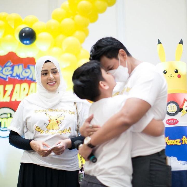 <p>Meski bukan ayah kandung, King Faaz sangat dekat dan kompak dengan Sonny Septian, Bunda. Ia bahkan terus menempel bersama ayah sambungnya ini. (Foto: Instagram: @fairuzarafiq)</p>