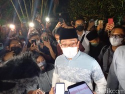 Canda RK Saat Ceramah di UGM: Nggak Enak Nolak, Kalau Nggak Dicoblos Gimana