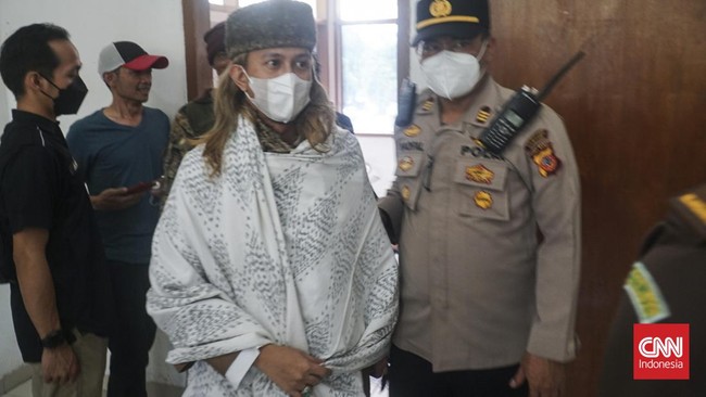 Bahar Smith sempat meminta maaf kepada majelis hakim karena pada pekan lalu menolak hadir dalam sidang secara online di kasus dugaan hoaks.