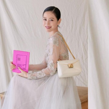 Ternyata Segini Harga Gaun Pengantin yang Dipakai Son Ye Jin di Hari Pernikahannya