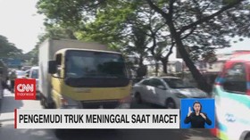 VIDEO: Terjebak Macet, Pengemudi Truk Meninggal