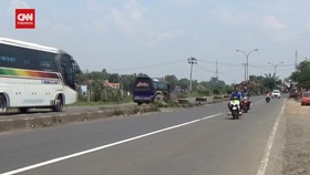 VIDEO: Puasa Baru 2 Hari, Jalur Pantura Karawang Ramai Pemudik