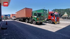VIDEO: Solar Habis, Ratusan Truk Mengular Di Tol Surabaya-Malang
