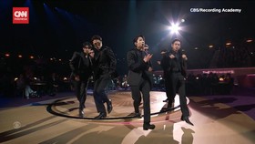 VIDEO: Aksi Memukau BTS di Atas Panggung Grammy 2022