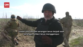 VIDEO: Jurnalis CNN Terjebak di Lokasi Serangan Meriam Militer Rusia