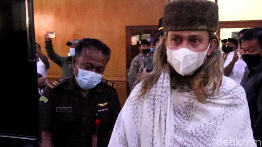 Habib Bahar bin Smith menolak dakwaan yang dibacakan jaksa penuntut umum (JPU). Bahar akan melawan melalui eksepsi, Selasa, 5/4/2022.