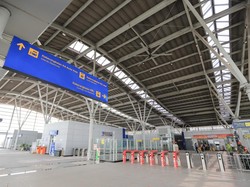 Fenomena Penumpang Menginap di Stasiun, Perlukah KRL Operasi 24 Jam?