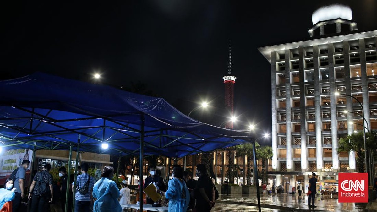 FOTO: Vaksinasi Booster Dapat Minyak Goreng