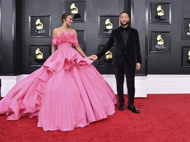 Foto Bareng BTS di Grammy, Chrissy Teigen dan Anak Bikin Iri