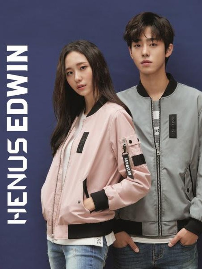 Melansir Kbizoom, Park Ji Hyun dan Ahn Hyo Seop pertama kali bertemu saat terlibat proyek pemotretan brand fashion pada 2017 lalu. Kala itu, Park Ji Hyun sudah memiliki kekasih, namun berpisah di tahun 2018. Pada tahun yang sama, Ahn Hyo Seop dan Park Ji Hyun kembali disatukan dalam proyek pemotretan lain./ Foto: netizenbuzz.com