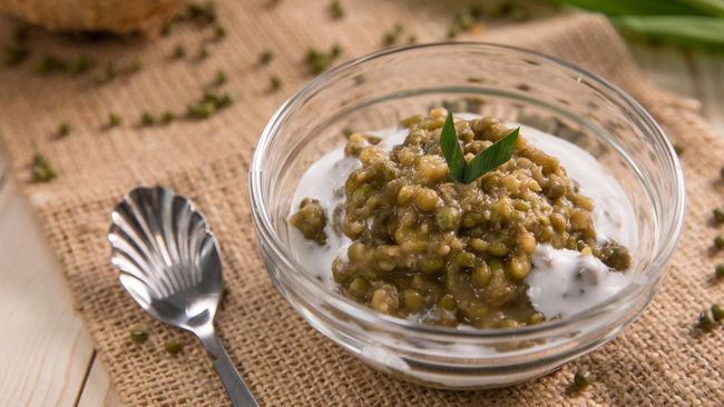 Makanan sederhana berbahan dasar kacang hijau ini tak cuma enak, tapi juga menyehatkan. Berikut cara membuat bubur kacang hijau.