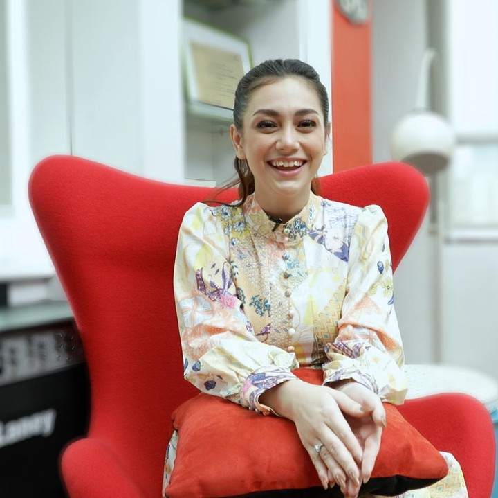 <p>Celine Evangelista mulai menjalani peran sebagai single mom setelah resmi bercerai dari Stefan William pada Oktober tahun lalu. Celine kini mengurus sendiri empat anaknya, Bunda. (Foto: Atmaja Kurniawan)</p>