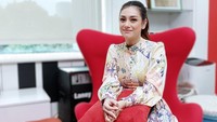 7 Potret Celine Evangelista, Bunda 4 Anak yang Kini Sibuk Jadi Working Mom
