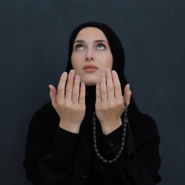 img-title 3 Tanda Seseorang Memiliki Tingkat Kecerdasan Spiritual yang Tinggi, Kamu Termasuk Diantaranya?