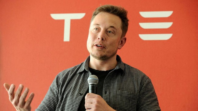 CEO Tesla Elon Musk meminta maaf kepada sejumlah karyawan korban PHK karena pesangon yang dibayarkan terlalu kecil.