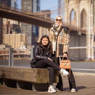 7 Potret Istri & Anak Andre Taulany Jalani Puasa Ramadan di Amerika