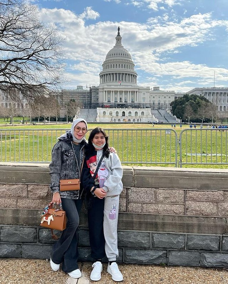 Erin Taulany istri Andre Taulany dan anak bungsu jalani puasa ramadan di Amerika.