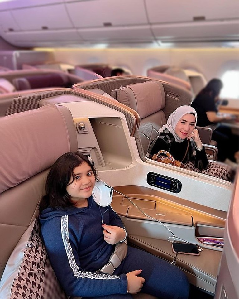 Erin Taulany dan sang putri Erin Taulany istri Andre Taulany dan anak bungsu jalani puasa ramadan di Amerika.