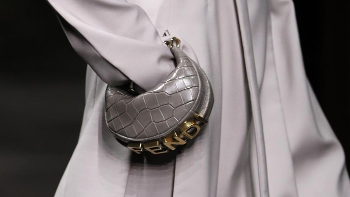 Mengenal Fendigraphy, Tas Unik Terbaru Fendi yang Jadi Favorit Katy Perry