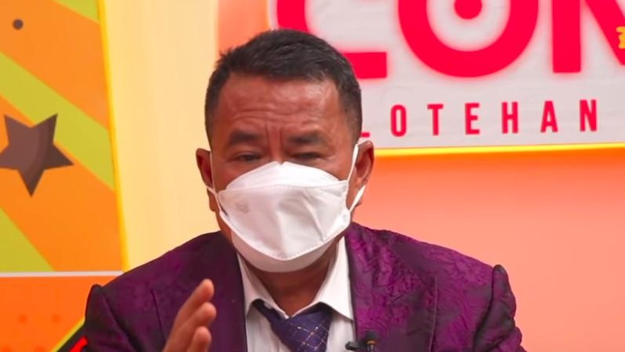 Hotman Paris saat berbincang dengan Melaney Ricardo.