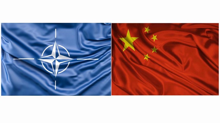 Ilustrasi bendera NATO dan Bendera China Ilustrasi bendera NATO dan Bendera China
