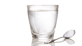 Mitos atau Fakta: Minum Oralit Saat Sahur Bisa Cegah Dehidrasi?