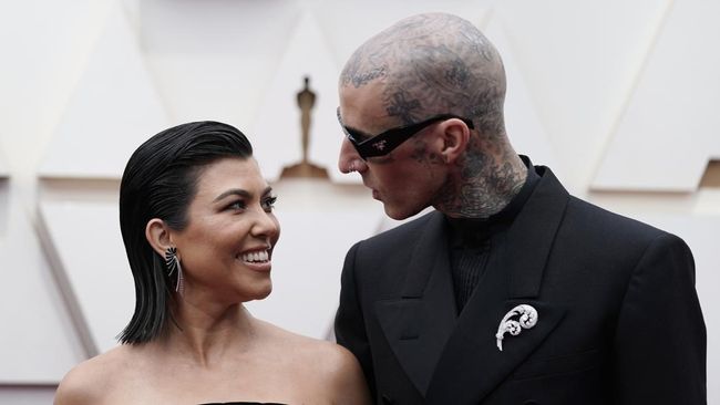Kourtney Kardashian disarankan dokter untuk menelan sperma agar bisa cepat hamil. Benarkah kehamilan bisa terjadi hanya dengan menelan sperma?