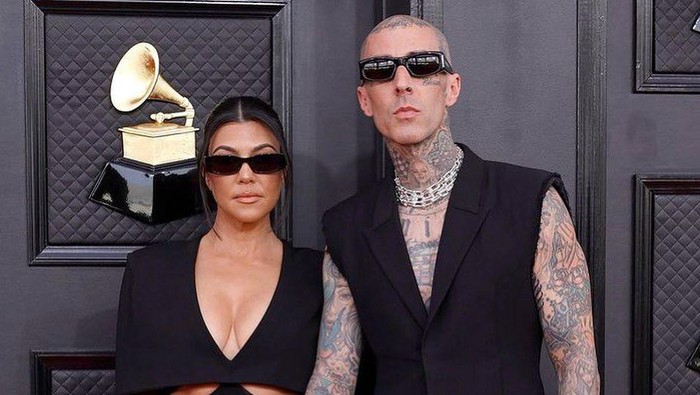 Kourtney Kardashian dan Travis Barker Menikah dan Masih Kenakan Pakaian yang Sama Usai Hadiri Grammy 2022 Kourtney Kardashian dan Travis Barker Menikah dan Masih Kenakan Pakaian yang Sama Usai Hadiri Grammy 2022
