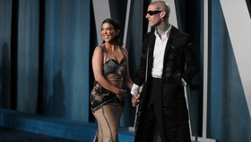 Kourtney Kardashian dan Travis Barker Dikabarkan Menikah