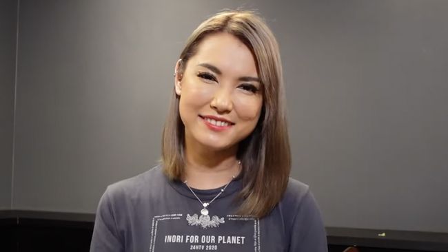 Miyabi deg-degan ketika hendak mengejutkan fan saat berada di Bali. Ia berjanji akan kembali ke Indonesia pada Juni 2022.
