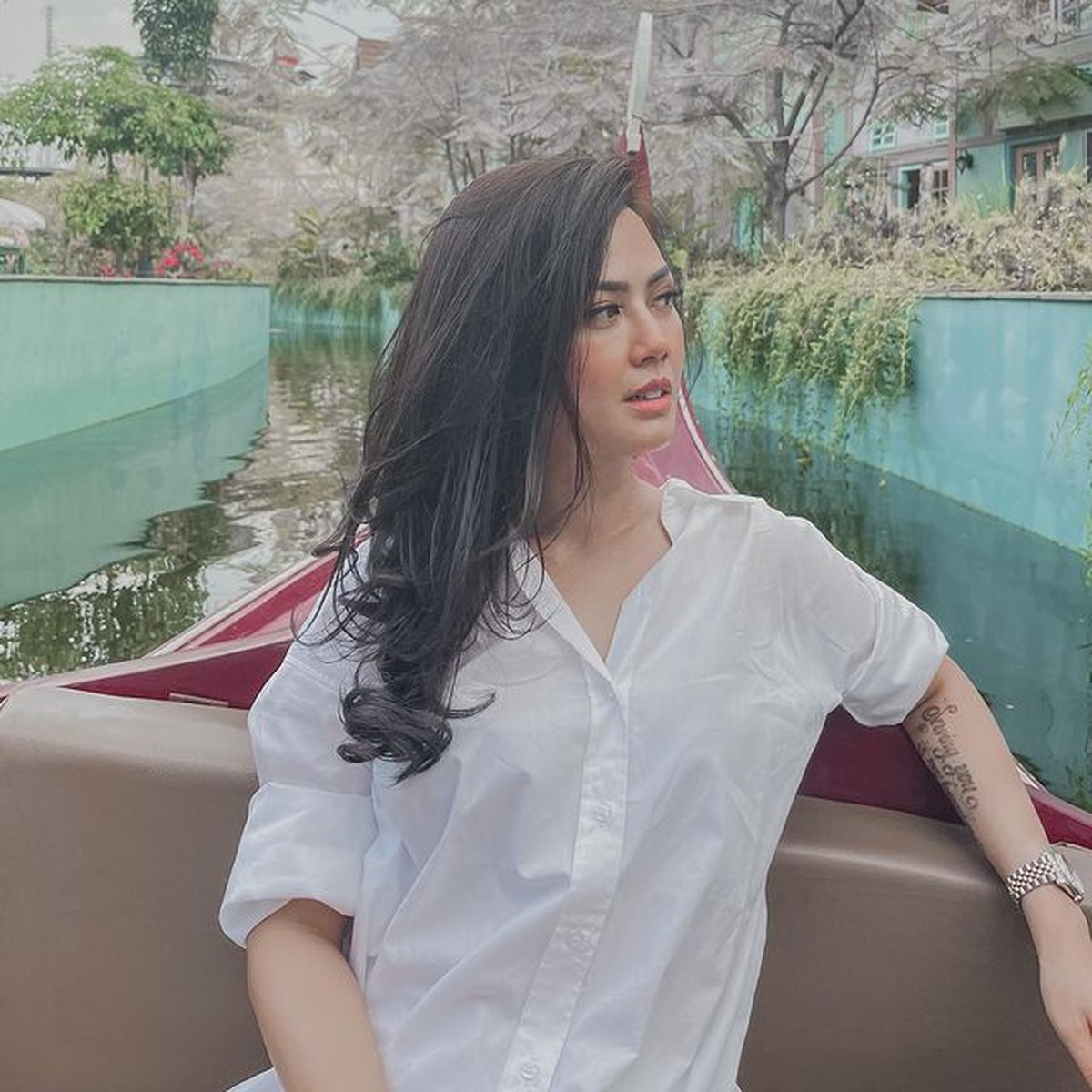 Nita Gunawan pamer tato