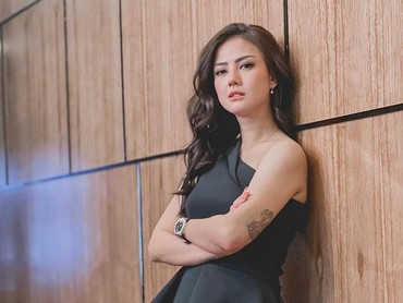 img-title Nita Gunawan Dulu Muslimah yang Taat, Masuk Kristen sejak Ayah Meninggal