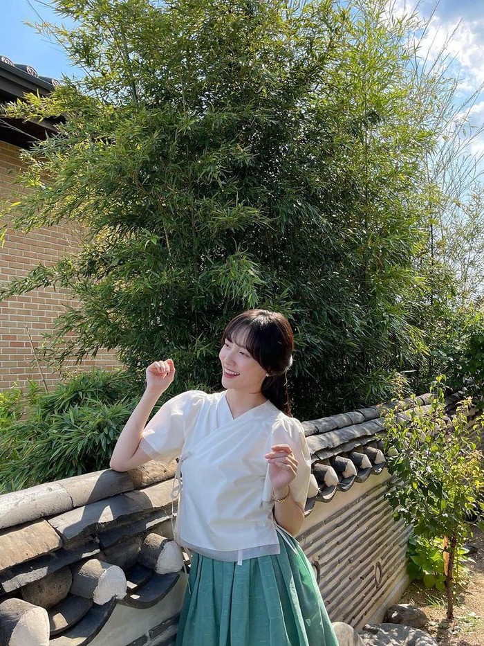 Nama Park Ji Hyun menuai perhatian publik setelah tersebar kabar jika sosoknya merupakan kekasih dari aktor Ahn Hyo Seop. Beberapa sumber berspekulasi jika ia dan Ahn Hyo Seop telah berpacaran cukup lama tanpa diketahui publik./ Foto: instagram.com/voyavivirel