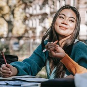 Penuh Imajinasi, 5 Zodiak Ini Cocok Berkarier Jadi Penulis