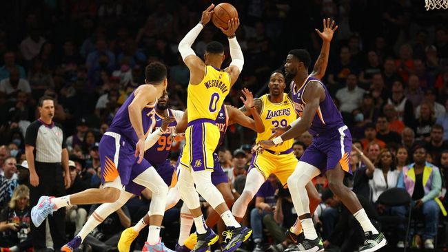 Los Angeles Lakers gagal lolos ke playoffs NBA 2022 setelah dikalahkan Phoenix Suns 110-121 di Footprint Center.