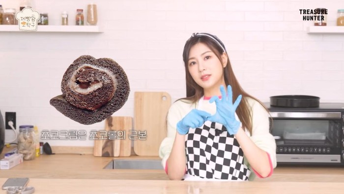 Simpel dan Lezat untuk Berbuka, Simak Resep Roti Gulung Cokelat ala Hayoung Apink