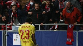 Luis Diaz Dilempar 'Tongkat' oleh Fan Benfica di Liga Champions