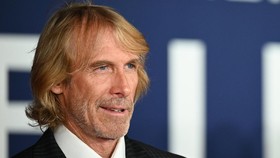 Michael Bay Merasa Jadi Sutradara Penghancur Kendaraan Terbanyak