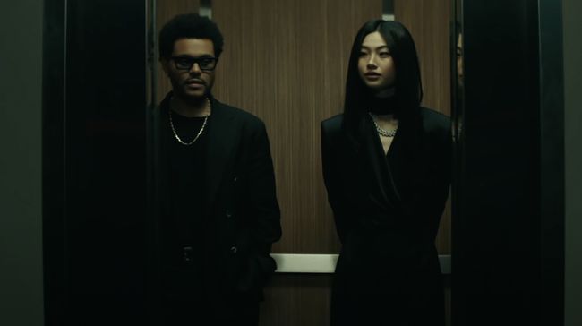 Melalui video klip di lagu Out of Time, The Weeknd berhasil menggaet aktris yang membintangi Squid Game, Jung Ho-Yeon.